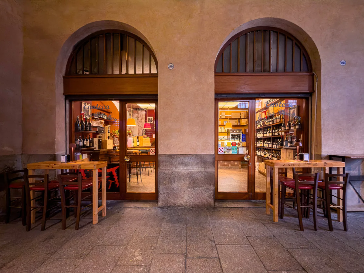 L’ingresso dell’Enoteca Il Tira Bouchon nella Galleria Sotto il Salone di Padova